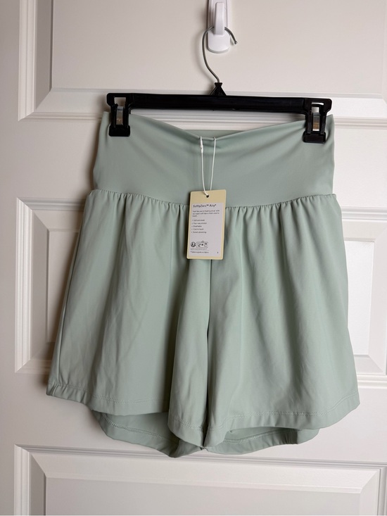 HALARA Pants - HALARA Light Sage Green Athletic  Shorts Size M
